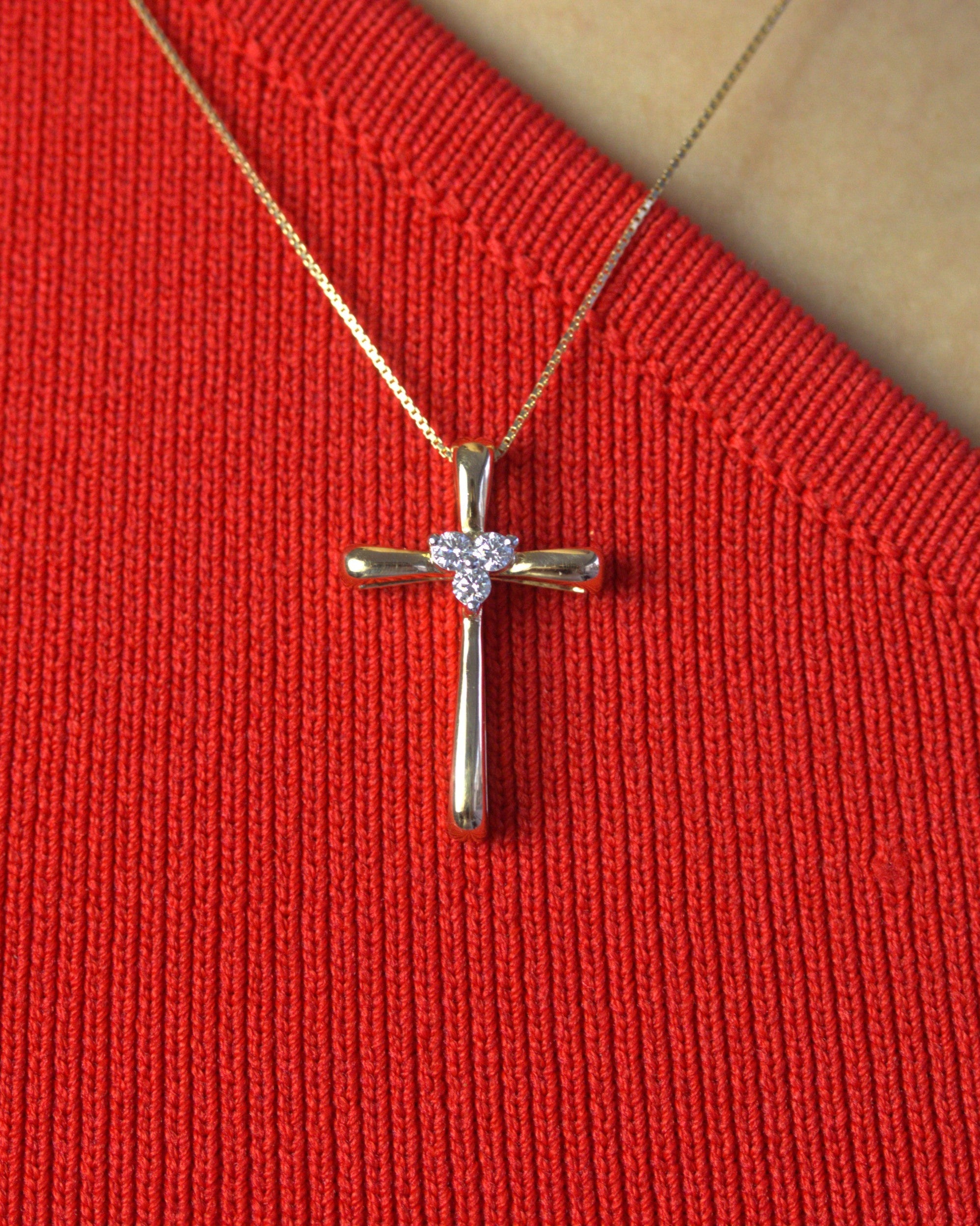Cadena Cruz con Diamantes