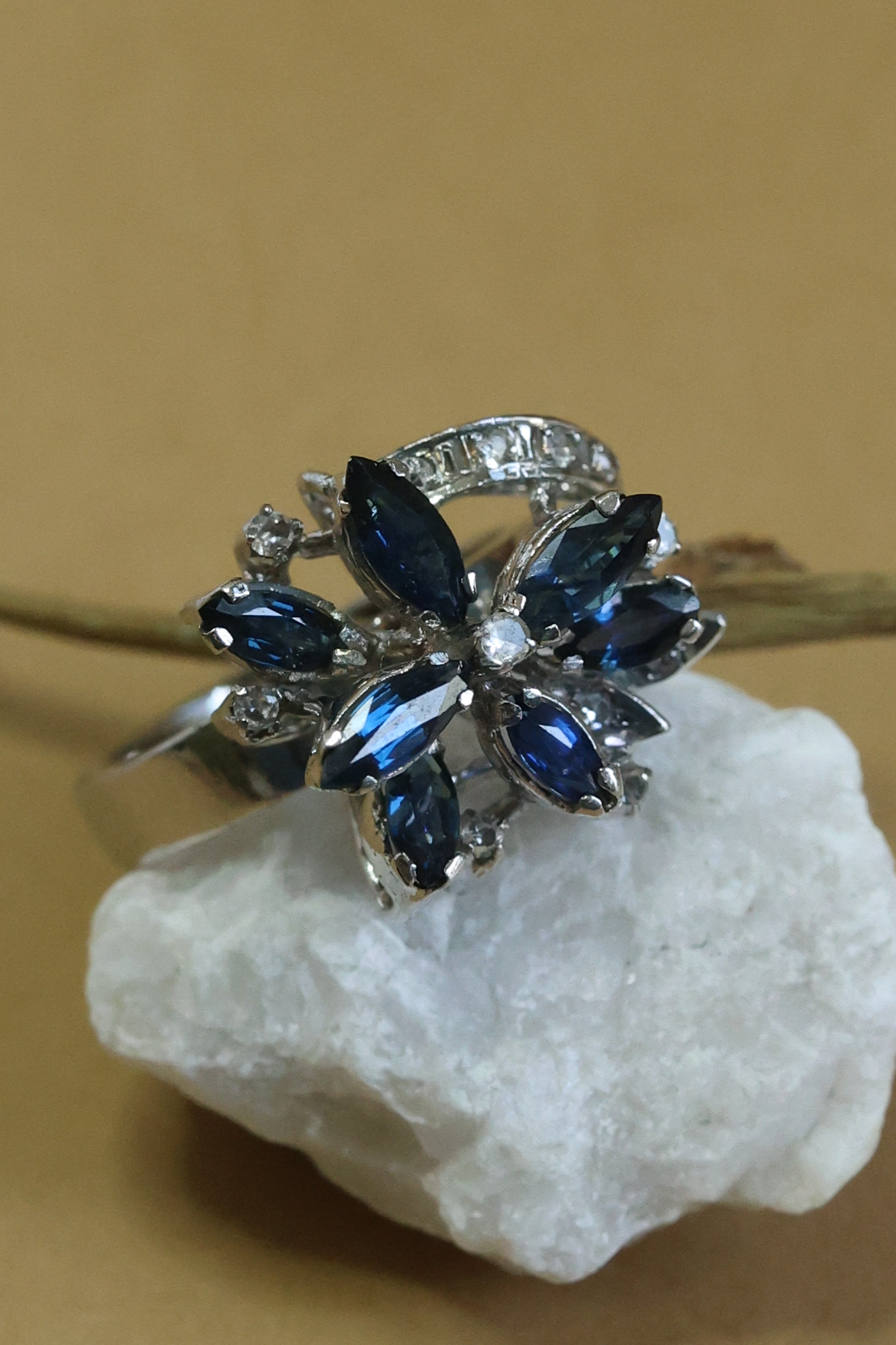 Set de Aretes y Anillo con Piedra de Zafiro