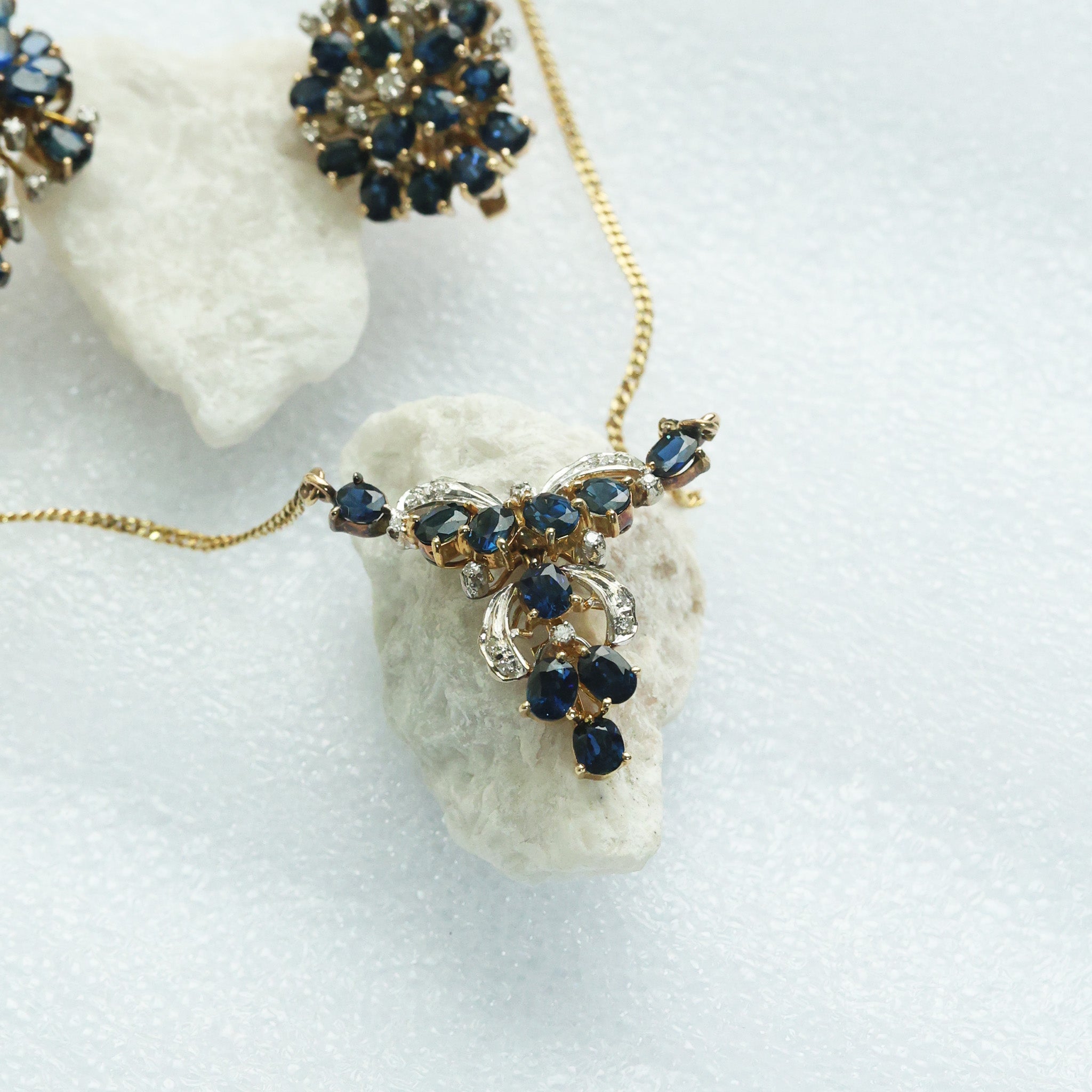 Juego de anillo, aretes y collar con Zafiros