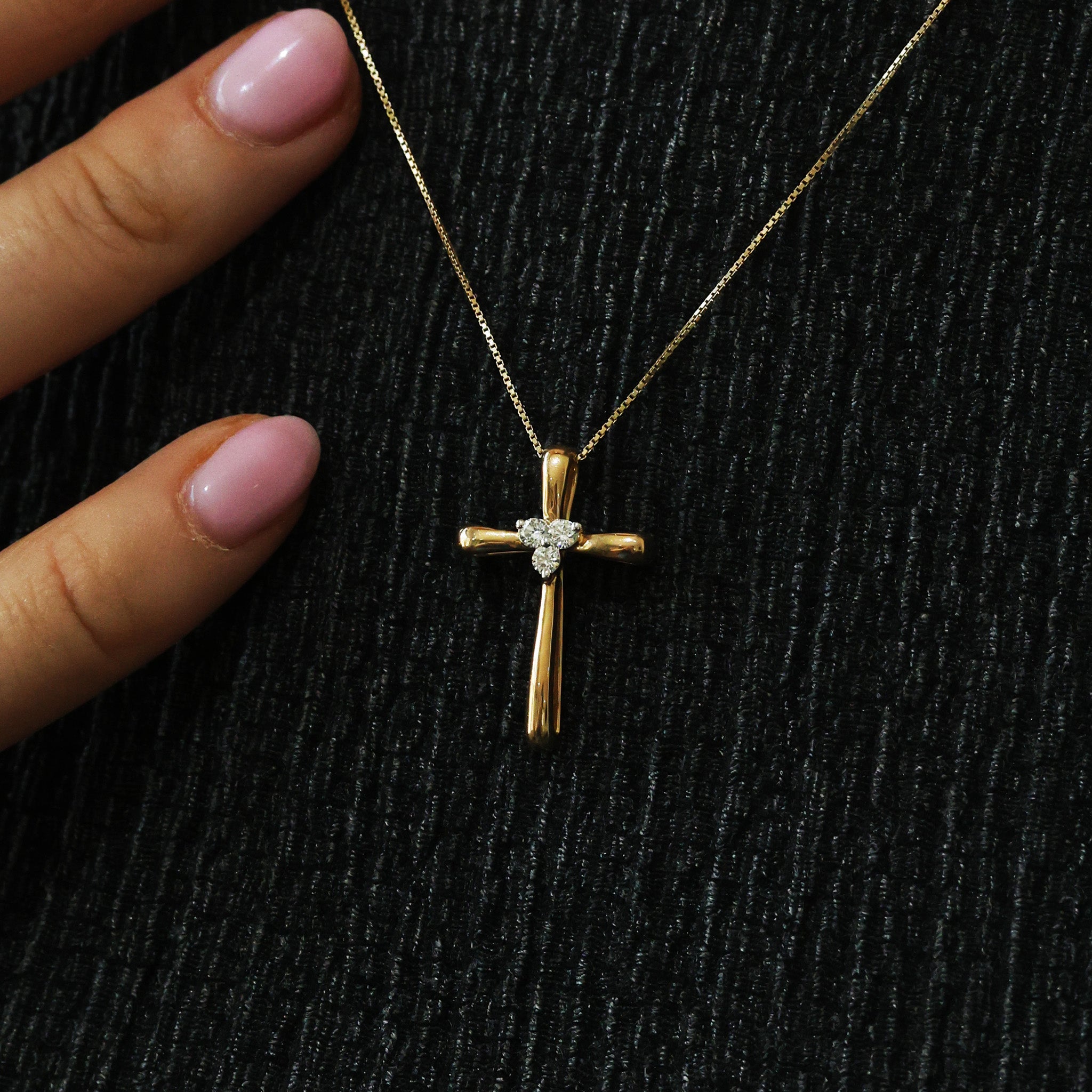 Cadena Cruz con Diamantes