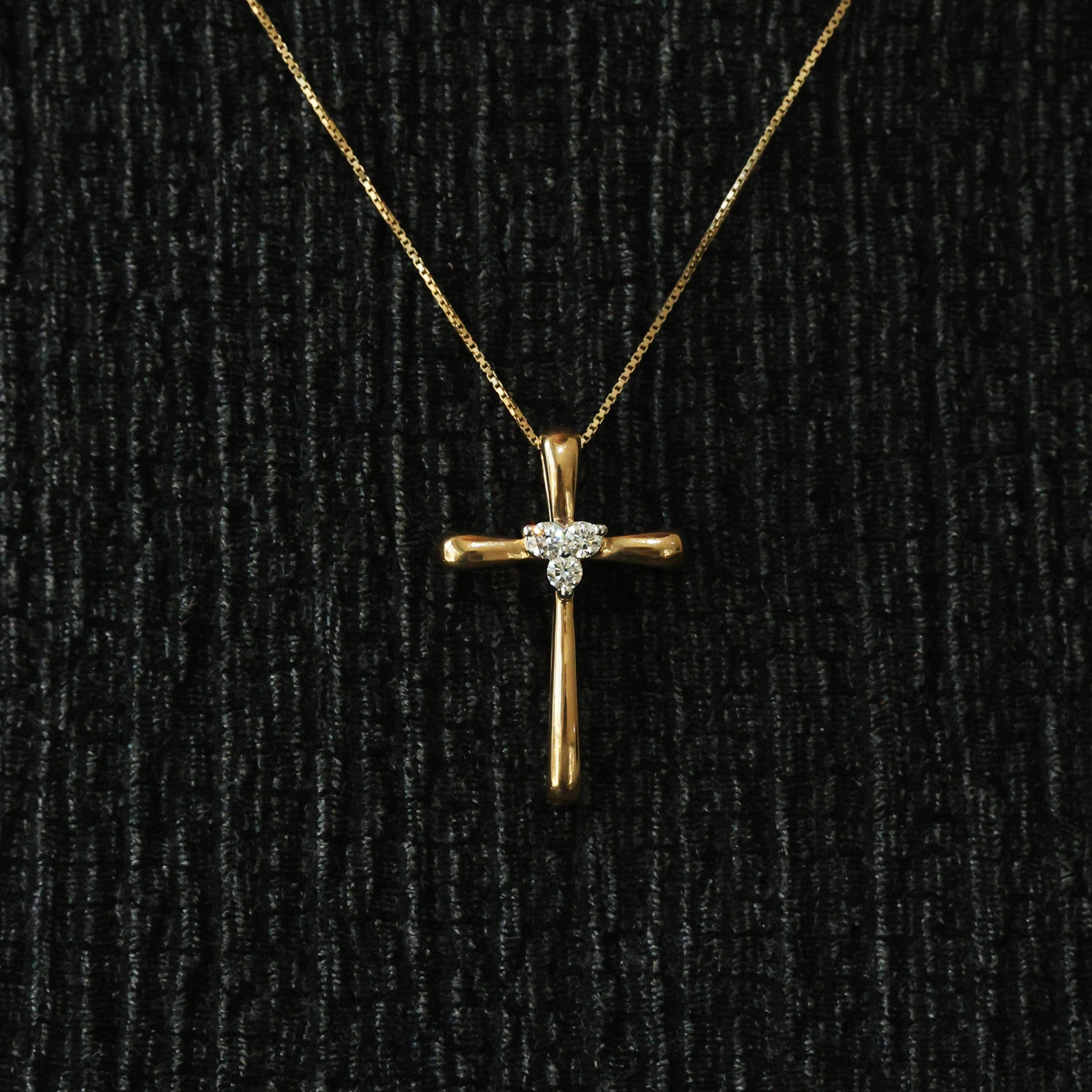 Cadena Cruz con Diamantes
