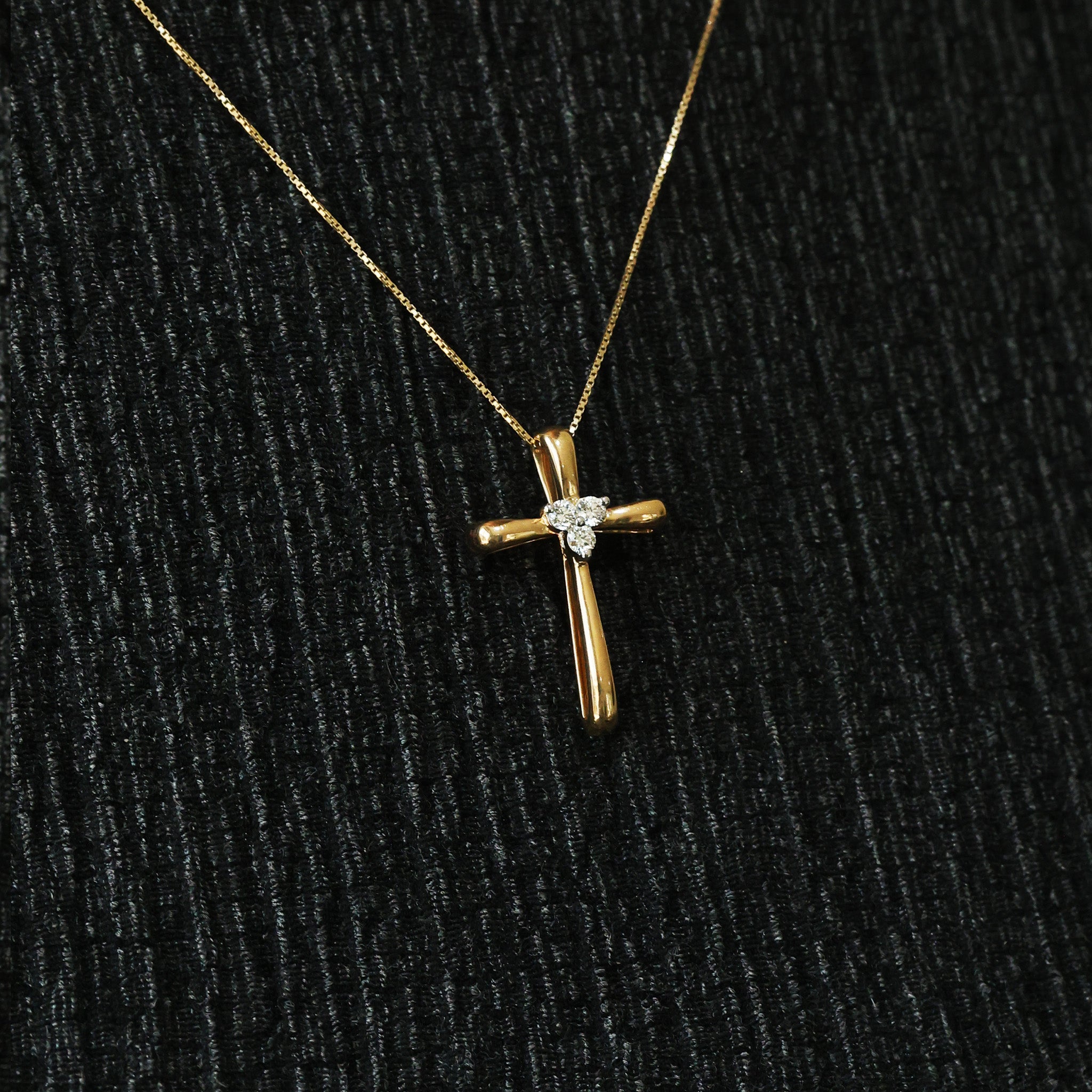Cadena Cruz con Diamantes