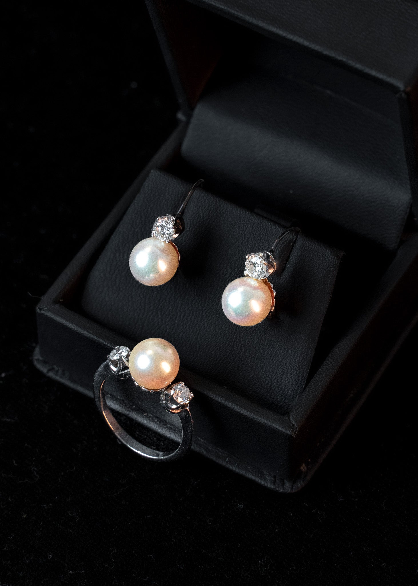 Juego de Anillo y Aretes con Perlas y Diamantes
