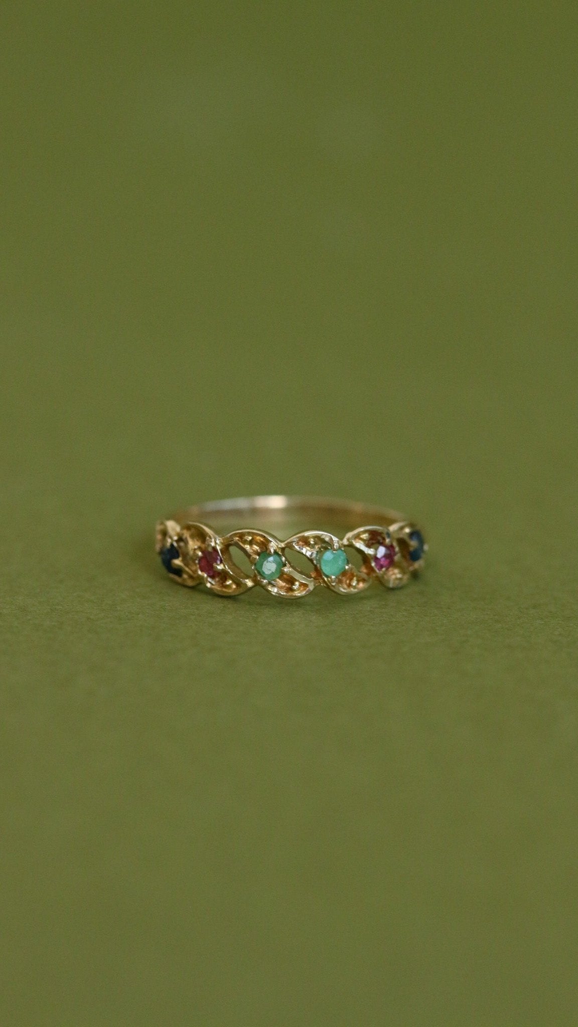 Anillo Churumbela Oro Amarillo 10k con Piedras de Fantasía