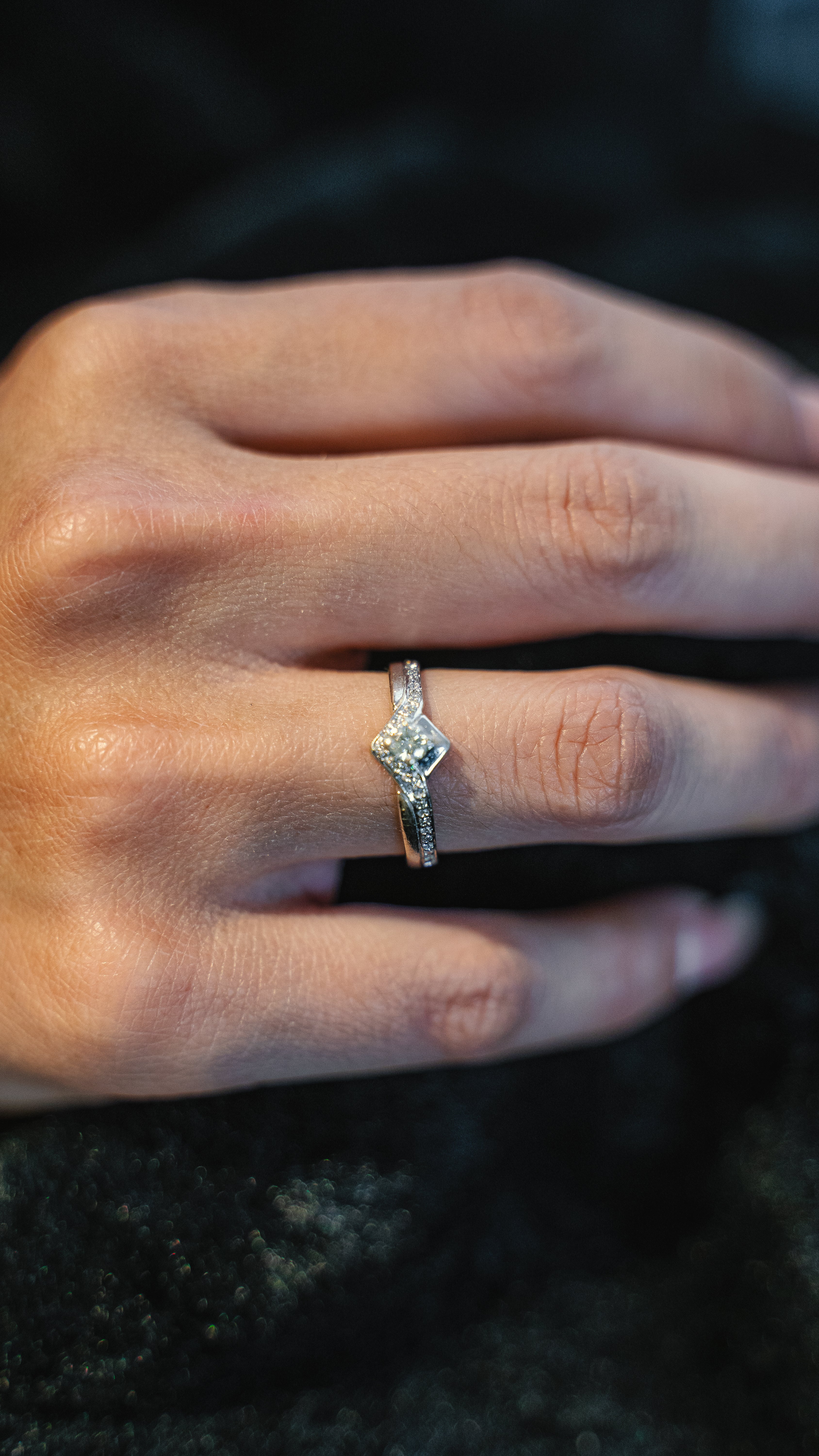 Anillo Pavé Rombo en Oro Blanco 14k