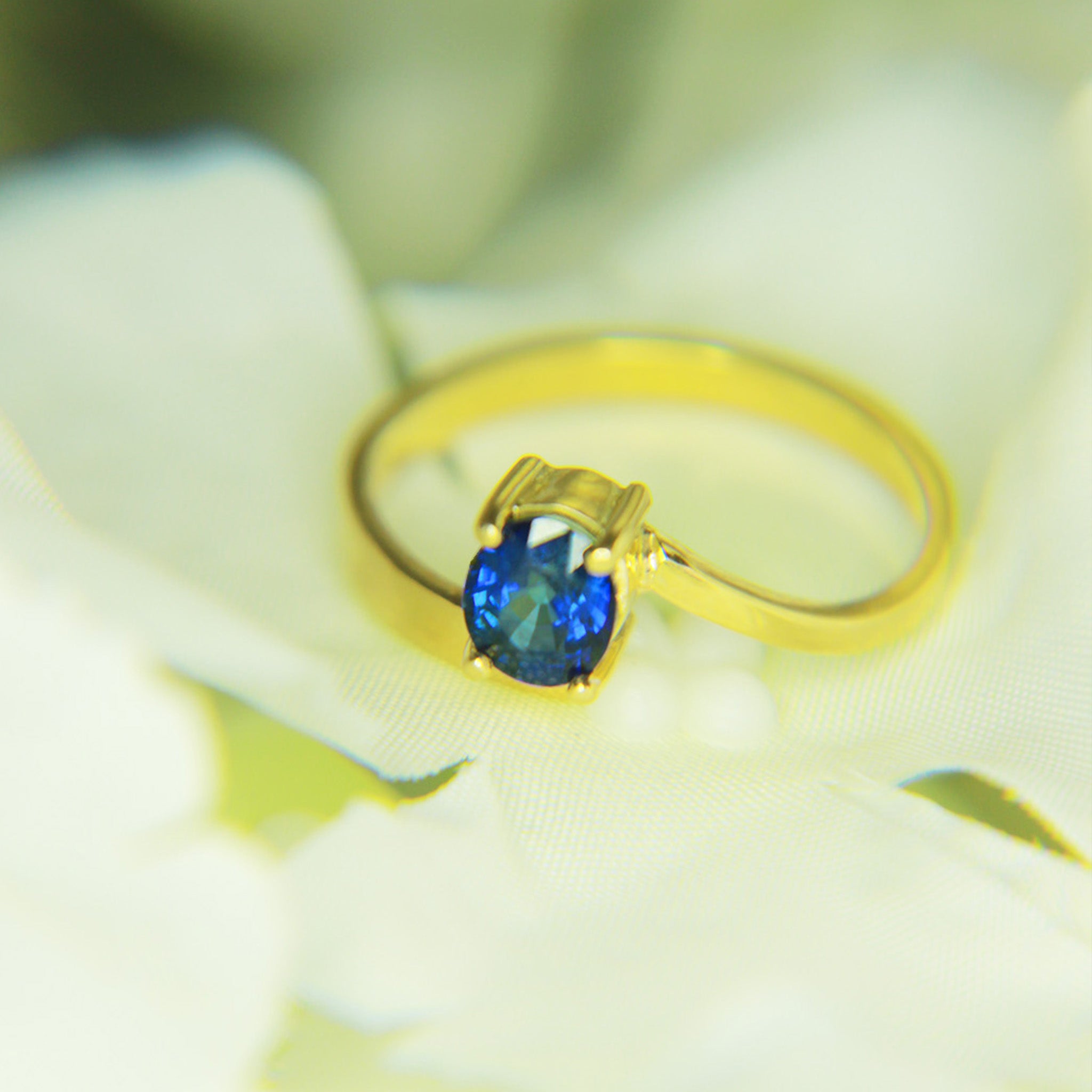 Anillo con Zafiro Azul