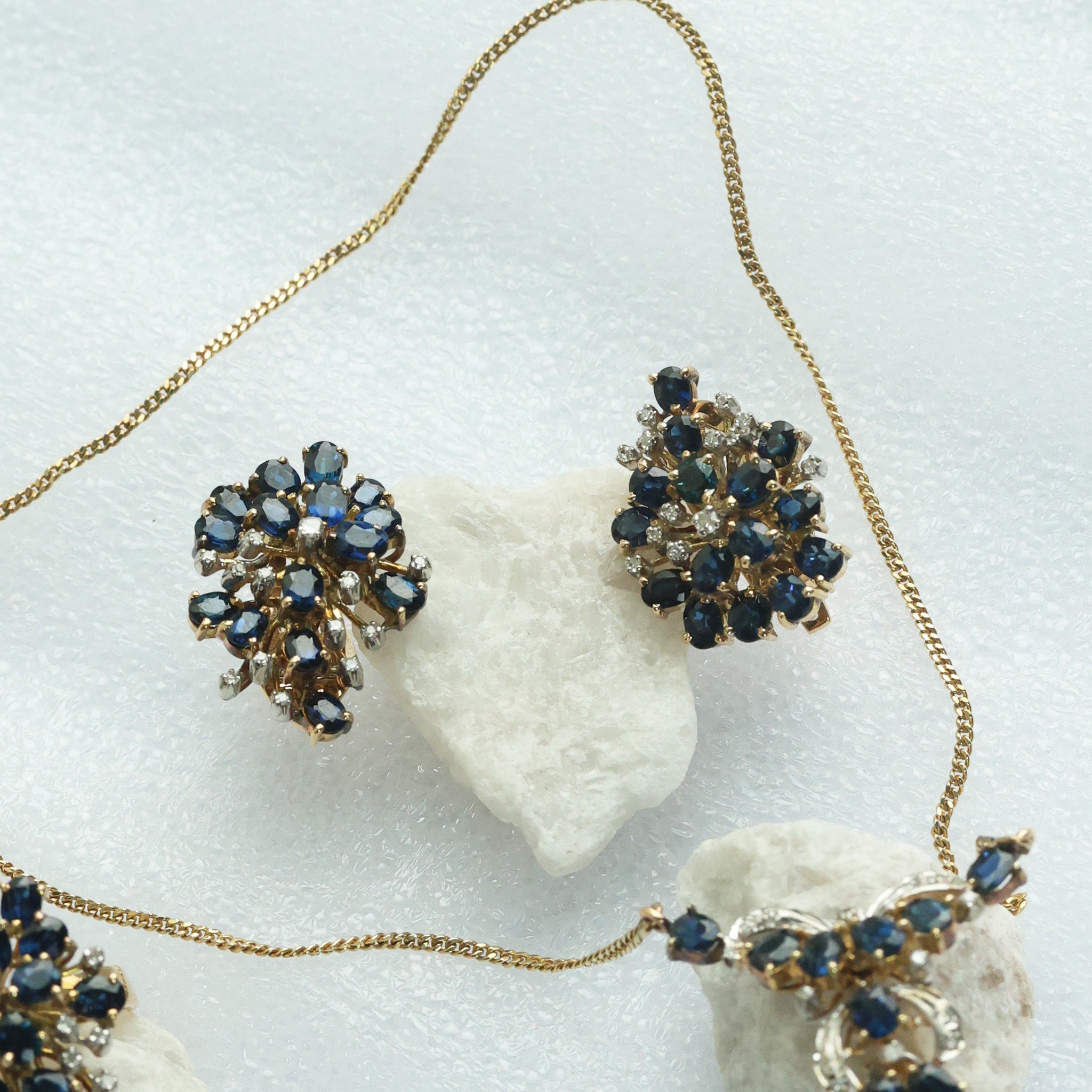 Juego de anillo, aretes y collar con Zafiros