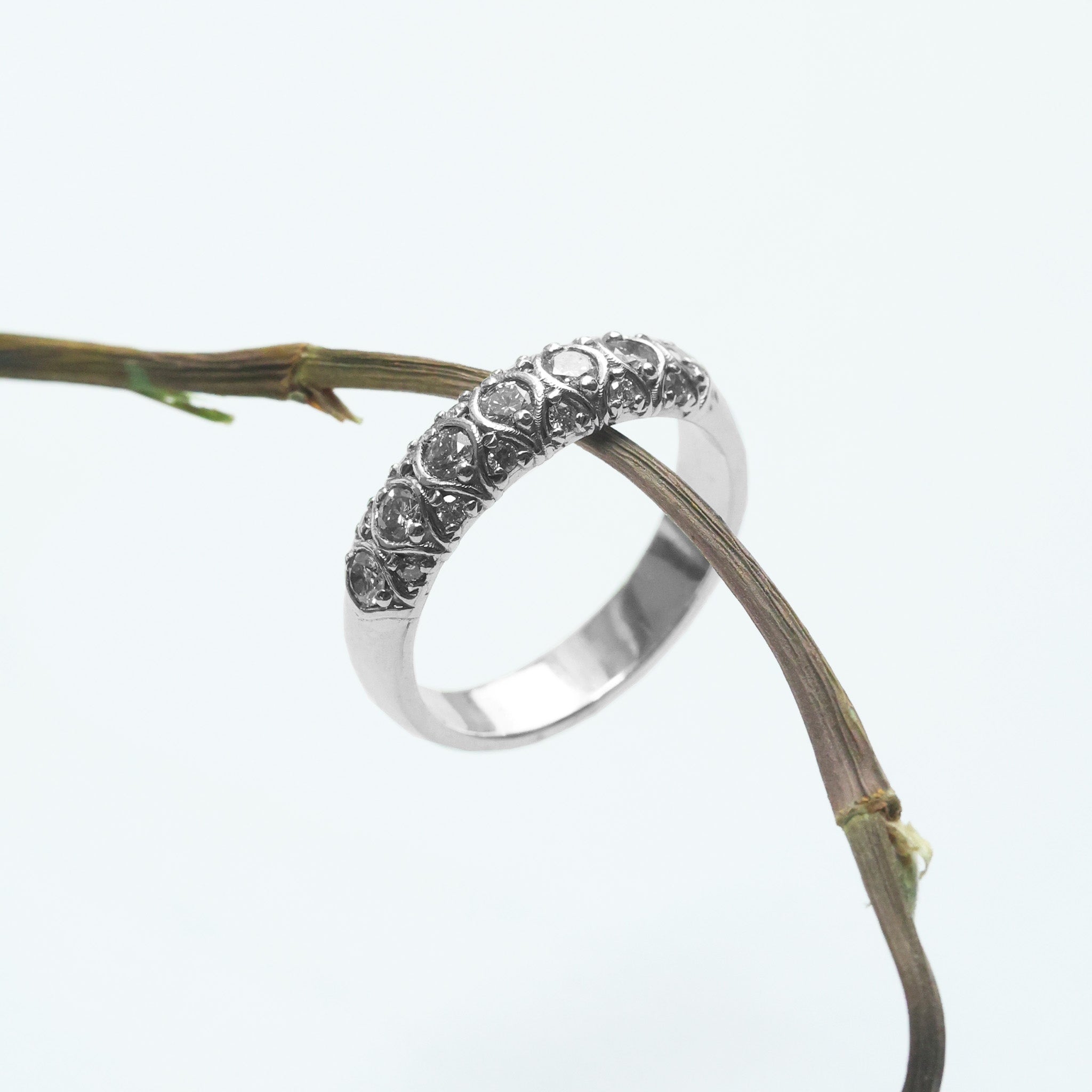 Churumbela con Diamantes en Oro Blanco