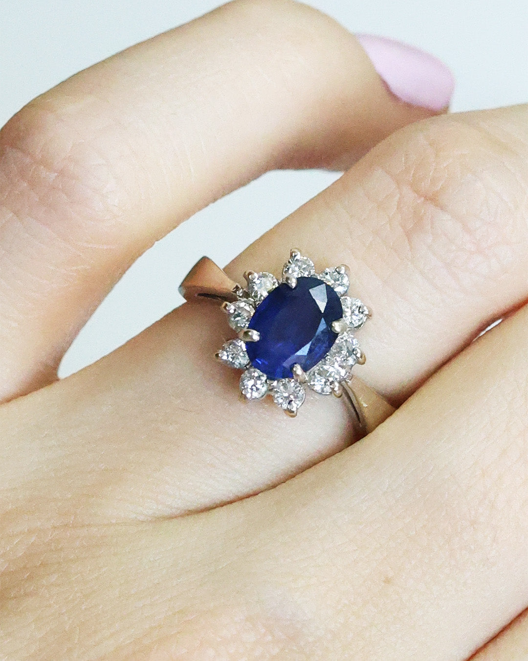 Anillo con Zafiro Natural y Diamantes
