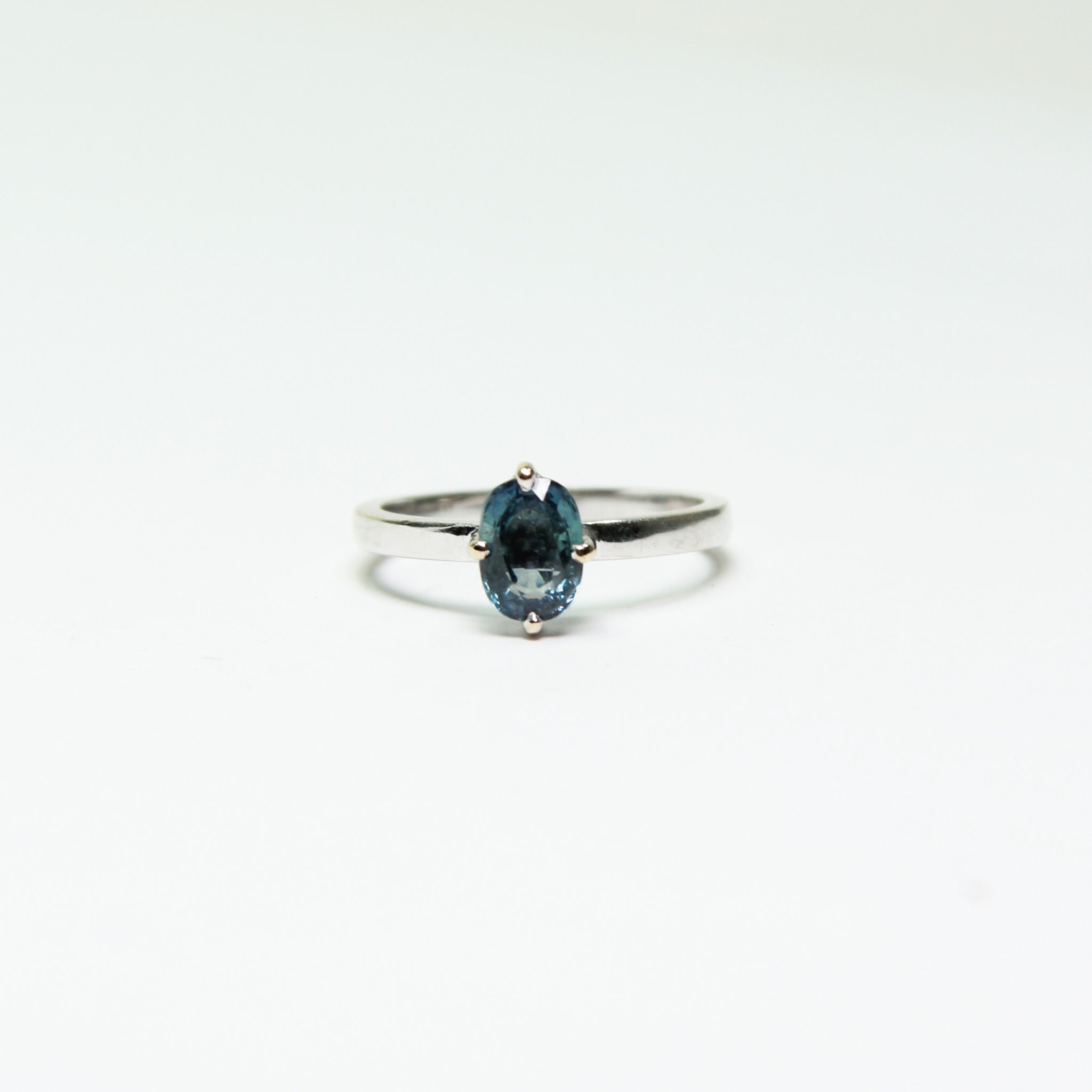 Anillo con Zafiro de Madagascar