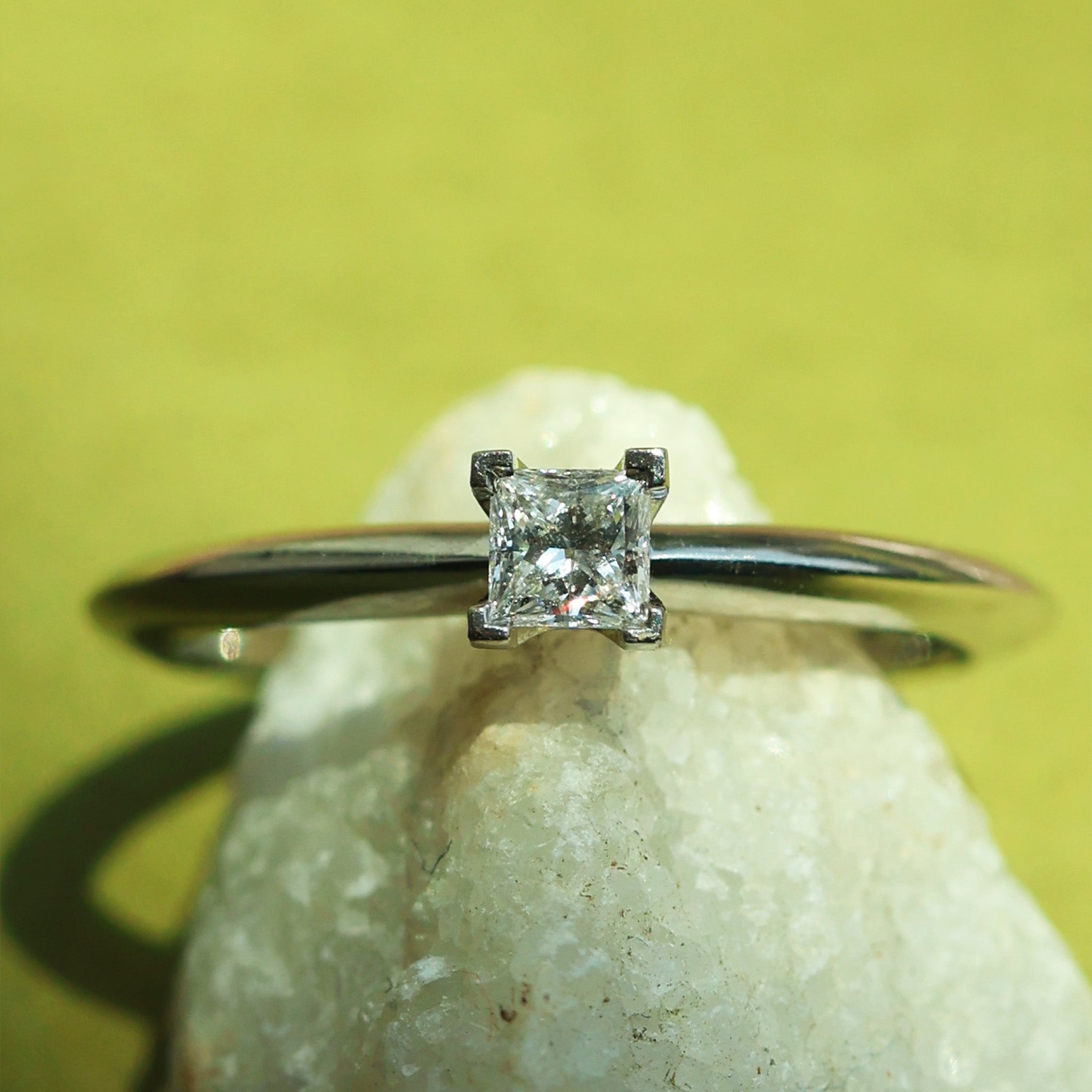 Anillo de Compromiso en Platino con Diamante Princess