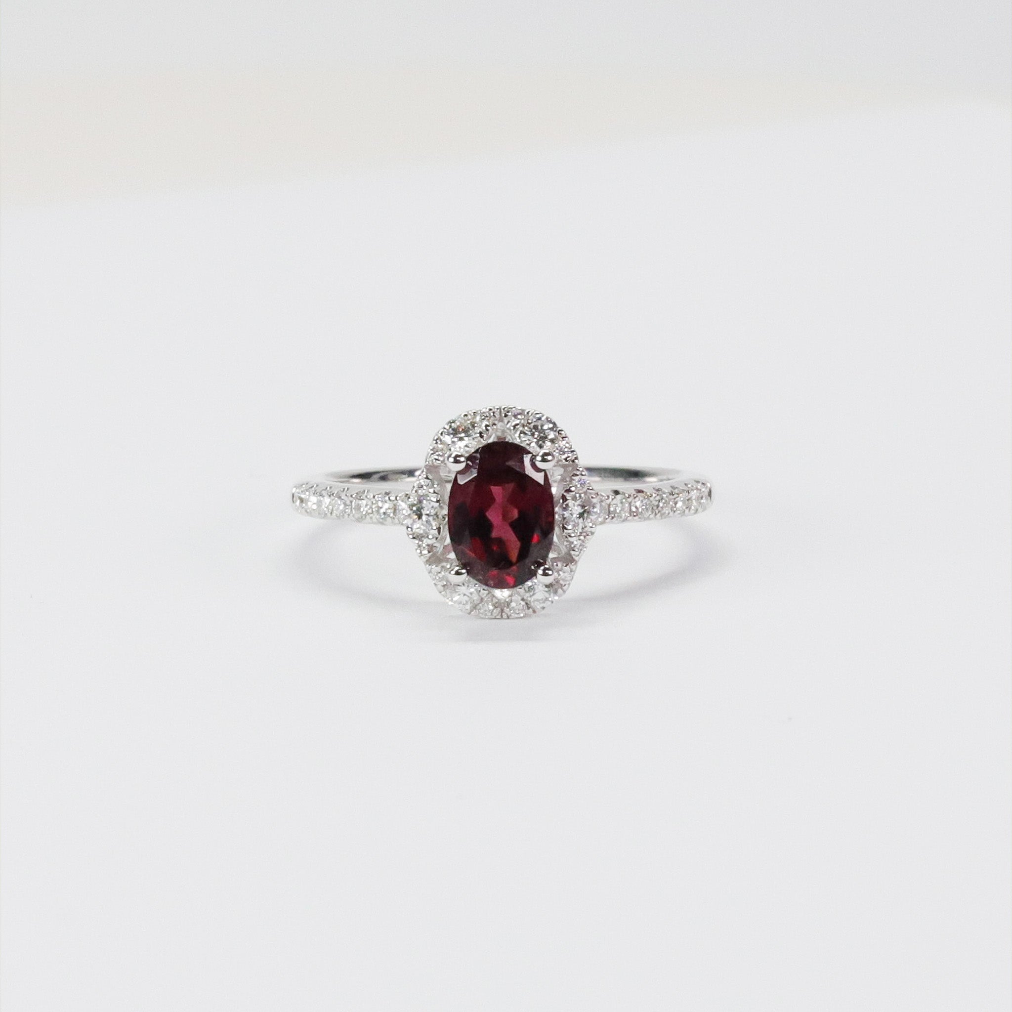 Anillo Granate y Diamantes